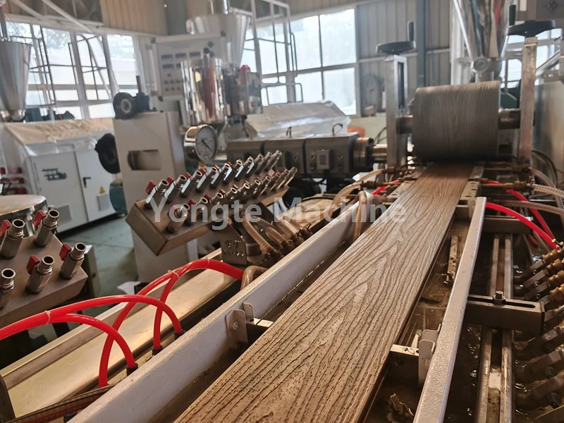 Yongte клиентке WPC профилінің экструзия желісін оңтайландыруға көмектесті, нәтижесінде өнім өнімділігі 40% артты.