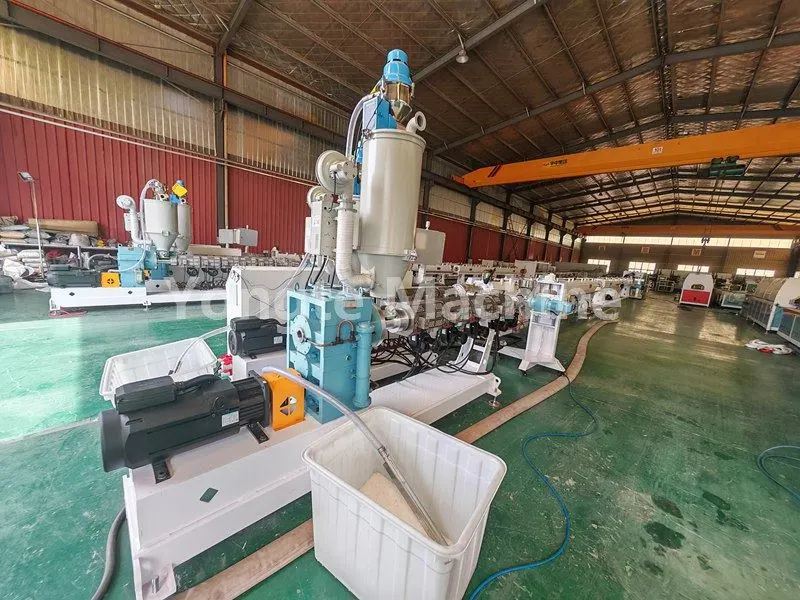 Алжирлік клиенттерге арналған Yongte 16-63 мм PPR үш қабатты құбырлы экструзия желісі іске қосу мен қабылдауды сәтті аяқтады.